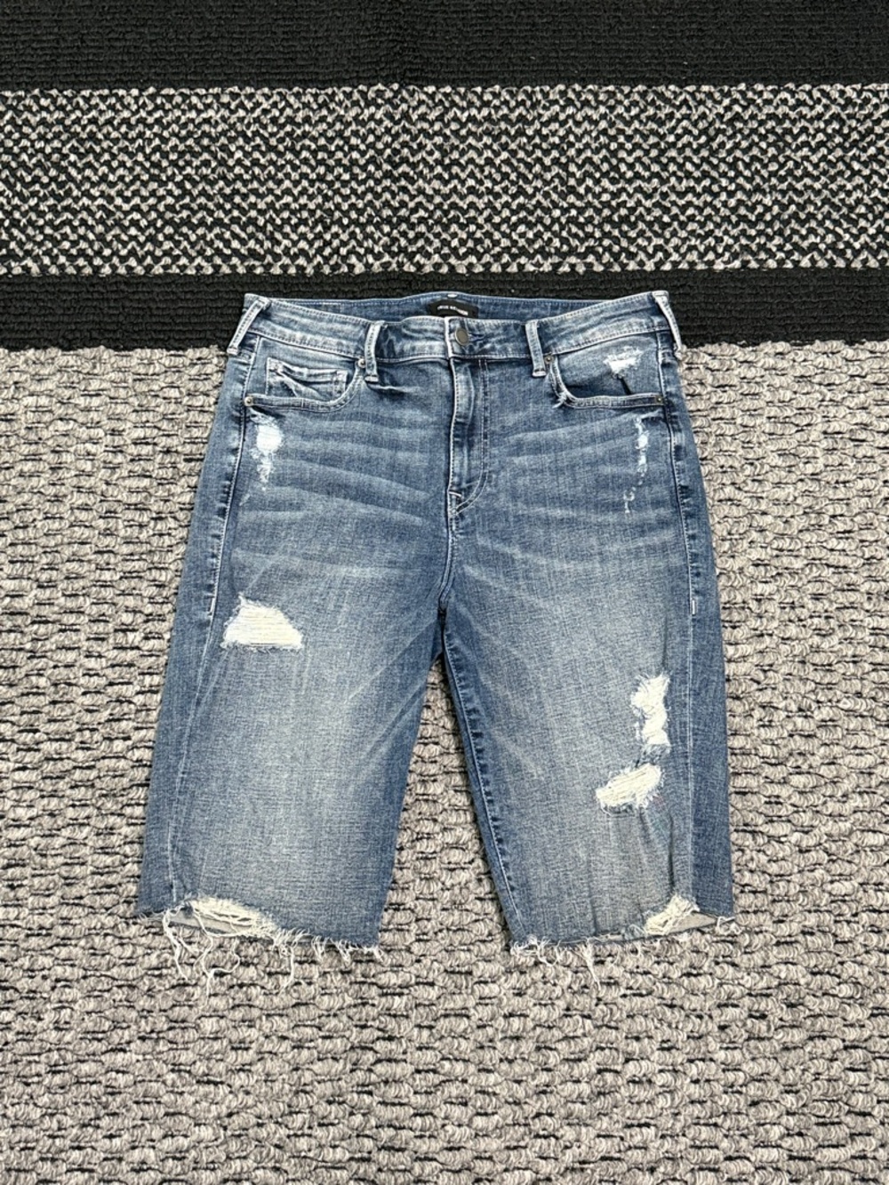 True Religion Riley Denim Shorts Women’s 32 Distressed Raw Hem Jorts Casual